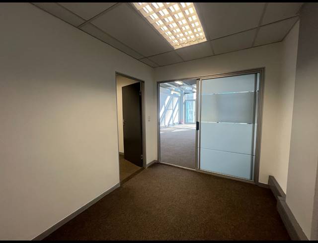 136M² OFFICE TO LET IN ROSEBANK